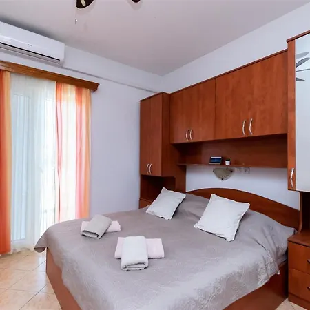 Sandy Family With Free Parking & Balcony *