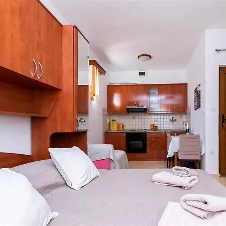 Sandy Family With Free Parking & Balcony Apartament