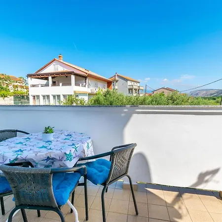 Sandy Family With Free Parking & Balcony Apartment Lopar