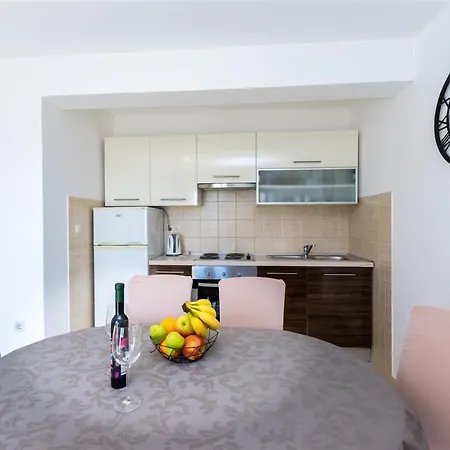 Sandy Family With Free Parking & Balcony Lopar