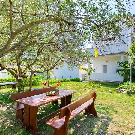 Sandy Family With Free Parking & Balcony Apartment