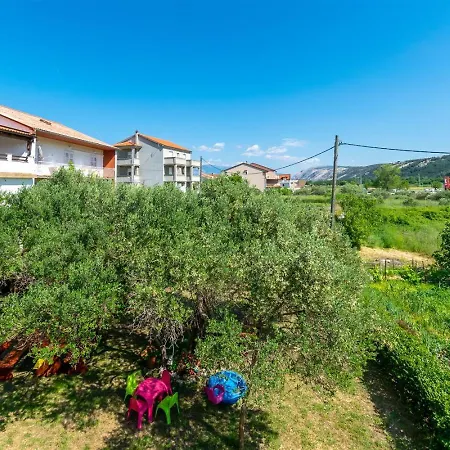 Dragan I Slavica 200 M Od Plaze S Terasom Lägenhet *