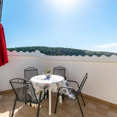Sandy Family With Free Parking & Balcony Apartmán Lopar