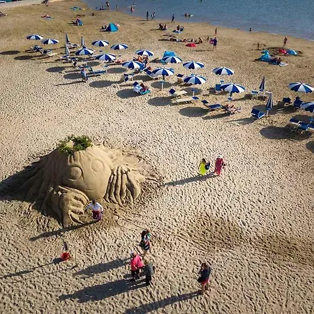 Apartmán Sandy Family With Free Parking & Balcony *