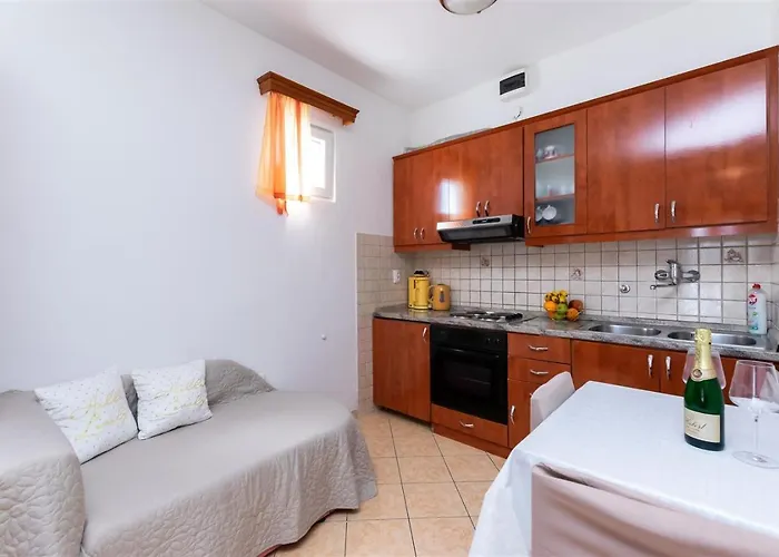 Dragan I Slavica 200 M Od Plaze S Terasom Lägenhet