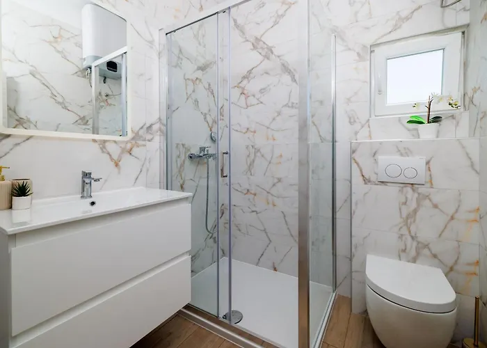 Dragan I Slavica 200 M Od Plaze S Terasom