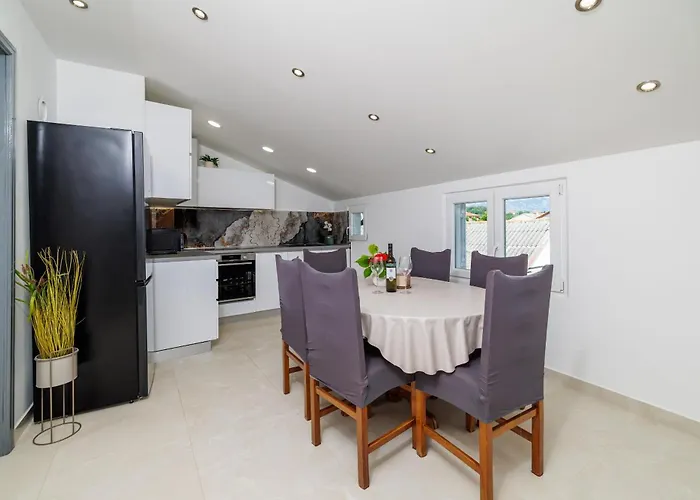 Dragan I Slavica 200 M Od Plaze S Terasom * Lopar