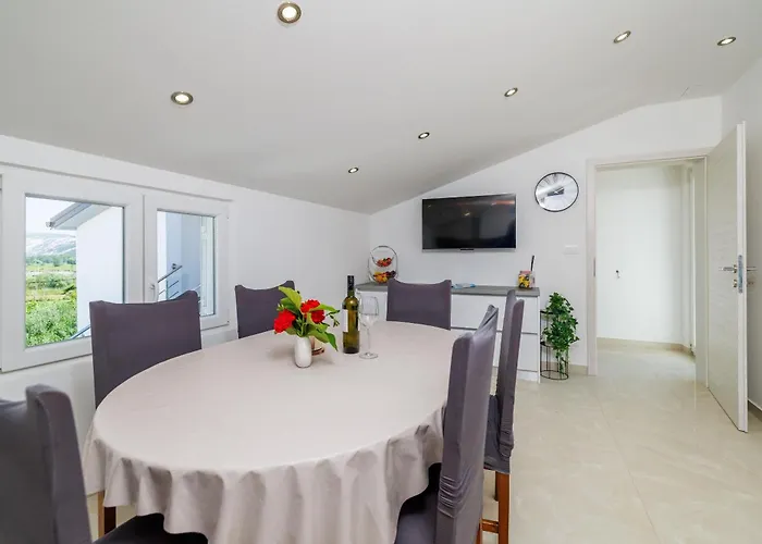 Dragan I Slavica 200 M Od Plaze S Terasom